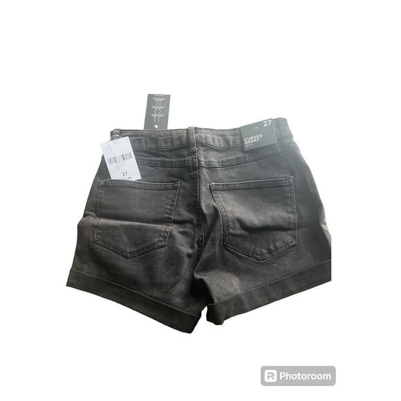 Forever 21 High Rise Curvy Fit Black Jean Shorts Size 27 NWT - Picture 2 of 4